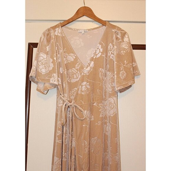 Baltic Born - Matthews Embossed Velvet Maxi Dress in Champagne, Small - Picture 2 of 11